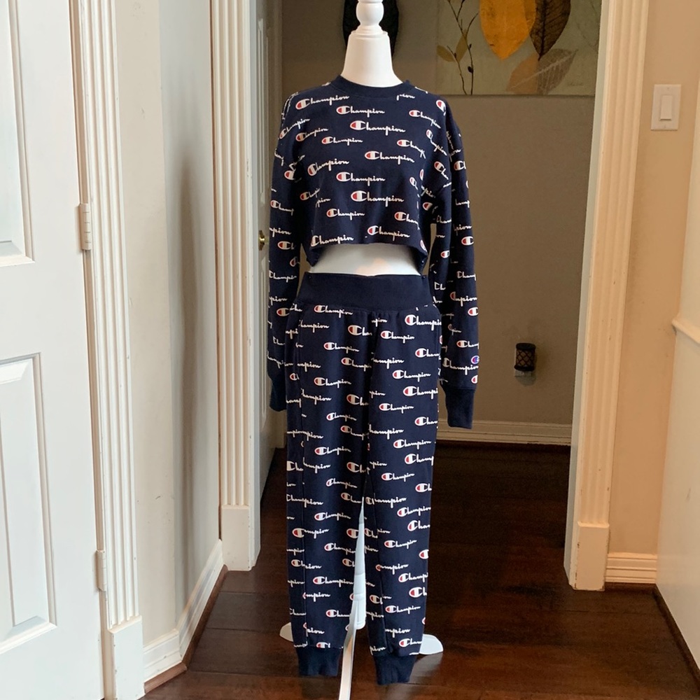 Champion Sweatshirt & Pant 2-Piece matching set